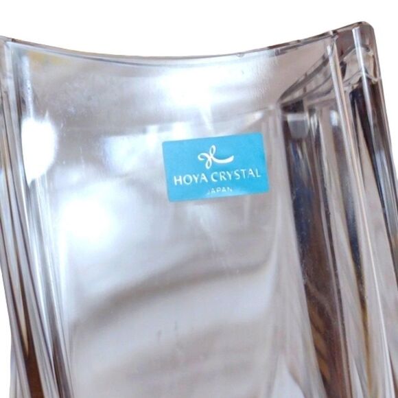 Hoya Crystal Twisted Vase Markham Stouffville Hospital Inscribed on Bottom - Picture 4 of 6